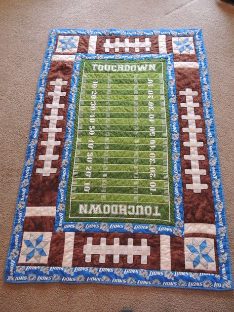 Football Quilt Block, Football Table Runner, Football Sewing Projects, Football Quilt Pattern Free, Football Quilt Pattern, Football Quilts Ideas, Football Table Runner Quilted, Steelers Quilt Ideas, Chiefs Quilt