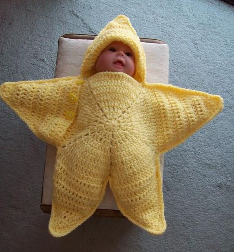 This vintage pattern is making a comeback! Crochet a Starfish Baby Outfit - Free Pattern! #crochet #freepattern #vintage #retro #handmade #diy #handmadegift #giftideas #babygift Crochet Sleeping Bag, Baby Starfish, Crochet Starfish, Crochet Baby Blanket Beginner, Crochet Blanket Tutorial, Crochet Fish, Crochet Blanket Pattern Easy, Baby Overall, Baby Fish