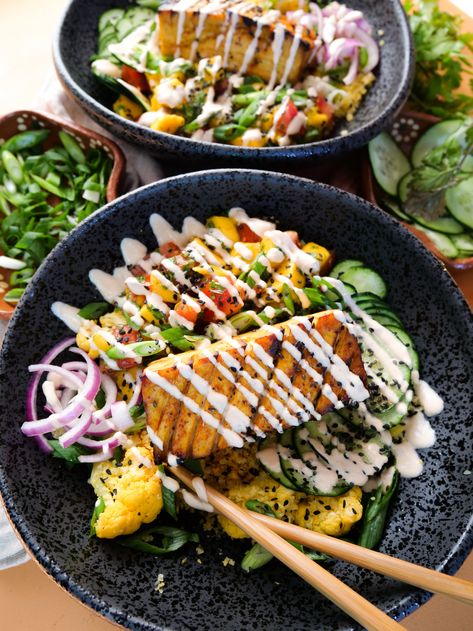 Make this tofu salmon bowl recipe for your next dinner party! It's high in protein, gluten free, and ocean friendly!🤭 #glutenfee #pokebowl #vegan #dinnerparty #recipe Salmon Buddha Bowl Recipe, Salmon Chickpea Bowl, Salmon Bowl With Kimchi, Salmon Buddha Bowl Healthy Recipes, Tofu Salmon, Tofu Salmon Rice Bowl, Tofu Buddha Bowl, Vegan Salmon, Making Cauliflower Rice