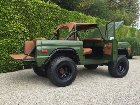 1975 Ford Bronco Beautifully Restored, MINT CONDITION!!! for sale: photos, technical specifications, description Restored Ford Bronco, Cool First Cars, Ford Bronco 1970's, 1975 Ford Bronco, Bronco Classic, 1979 Ford Bronco, Truck Accessories Ford, Ford Bronco For Sale, Ranger Truck