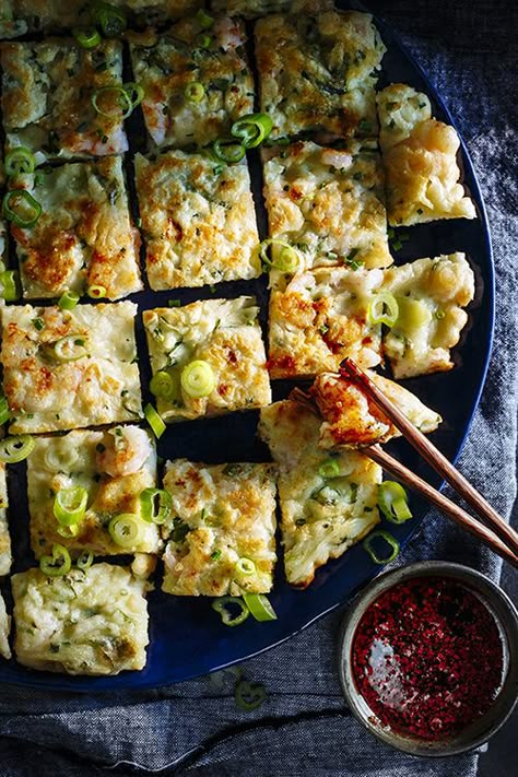 Cuisine coréenne: des recettes goûteuses Haemul Pajeon, Korean Kitchen, K Food, Exotic Food, Idee Pasto Sano, Low Carb Meals Easy, Asian Cooking, Chatelaine, Easy Pasta