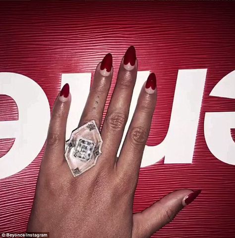 Beyonce Nails, Ice Makeup, Beyonce Show, Lorraine Schwartz, Push Presents, Celebrity Nails, Online Photo Gallery, Big Rings, New Rock