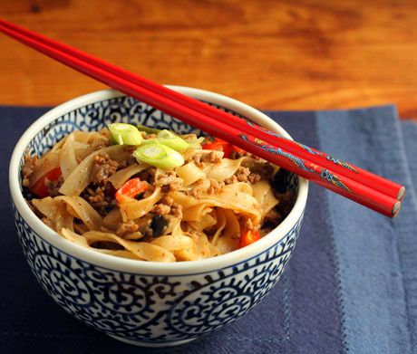 Spicy rice noodle stir fry (The Perfect Pantry). Rice Noodle Stir Fry, Vermicelli Rice, Dried Rice, Rice Noodles Stir Fry, Vegetarian Stir Fry, Noodle Stir Fry, Healthy Stir Fry, Shirataki Noodles, Perfect Pantry