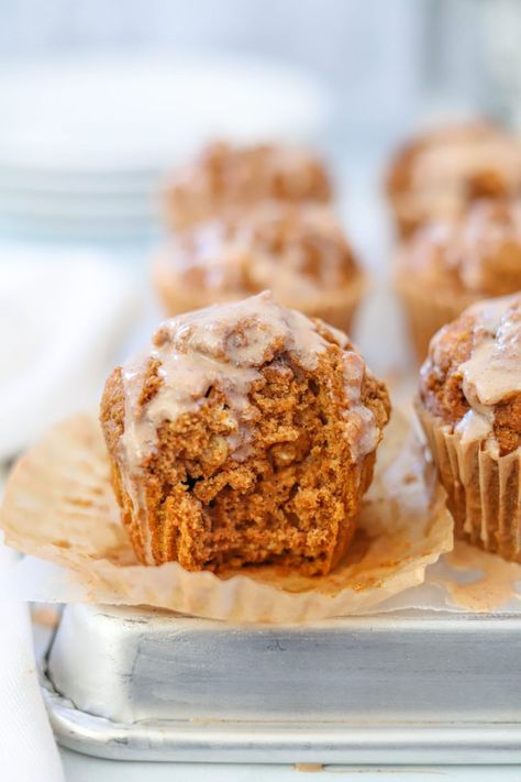 Healthy Chai Vanilla Maple Muffins — Honest Grub, Honest Foodie Chai Oatmeal, Chai Muffins, Maple Muffins, Muffins For Breakfast, Coffee Cake Muffins, Cake Muffins, Crumb Topping, Cinnamon Sugar, She Likes