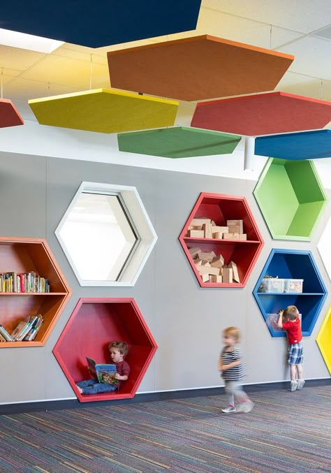 Red Hexagon, Kindergarten Interior, Preschool Designs, Classroom Interior, School Building Design, Daycare Decor, Daycare Design, Kindergarten Design, School Interior