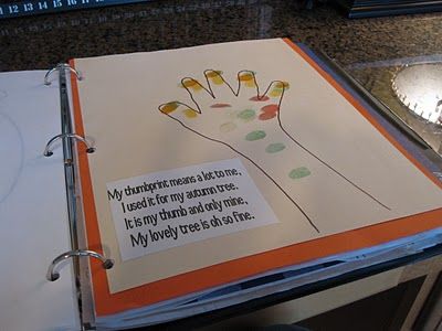 Make an artwork portfolio for each child in every grade! Such a great idea! Prek Portfolio, Preschool Journaling, Science Portfolio, Preschool September, Preschool Memory Book, Preschool Portfolio, Tree Activities, Handprint Tree, Portfolio Cover Design