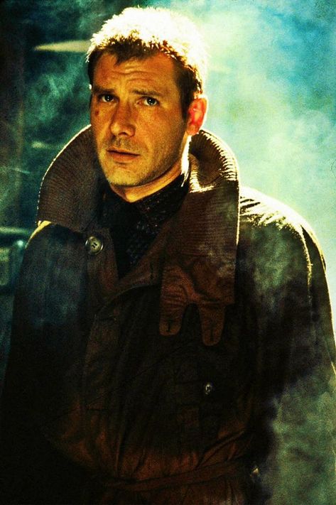 Harrison Ford in Blade Runner, 1982 Deckard Blade Runner, Blade Runner Fashion, Harrison Ford Blade Runner, Blade Runner Wallpaper, Blade Runner Art, Blade Runner 1982, Sean Young, Daryl Hannah, Female Armor