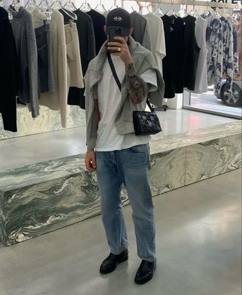 Daniel Simons Outfit, Ama Lou, Rainy Season Outfit, Daniel Simmons, Minimal Style Outfits, Casual Look For Men, Fashion Idol, Best Dressed Man, Street Style Outfits Men