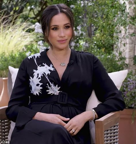 Oprah Interview, Megan Markel, Giorgio Armani Dress, Prinz Charles, Armani Dress, Duchess Meghan, Prins Harry, Princess Meghan, Reine Elizabeth Ii