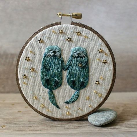 Embroidered Animals, Etsy Embroidery, Marine Creatures, Creation Couture, 자수 디자인, Hand Embroidery Stitches, Embroidery Hoop Art, Embroidery Craft, Hand Embroidery Patterns