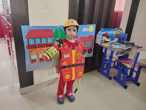 Recycling Dress, Fireman Crafts, Fireman Costume, Diy Costume, Community Helpers, Fire Station, Diy Costumes, Arts And Crafts For Kids, Fancy Dress