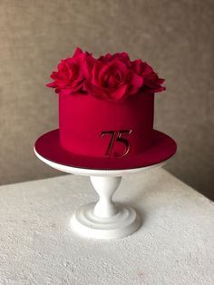 Red Elegant Cakes Birthday, Red Roses Cake Ideas, Red Birthday Cake For Women, Red Birthday Cake Aesthetic, Simple Red Cake, Red Cake Ideas, Red Cake Designs Birthday, Red Cake Aesthetic, Trendy Birthday Cakes