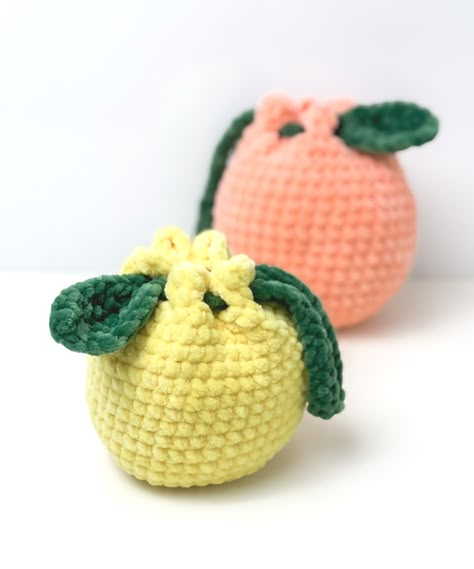 Crochet Citrus, Crochet Fruit Pouch Free Pattern, Cute Crochet Pouch Pattern, Crochet Strawberry Pouch Free Pattern, Fruit Bag Crochet Free Pattern, Peach Crochet Bag, Crochet Fruit Pouch, Crochet Pouch Bag Pattern Free, Strawberry Pouch Crochet