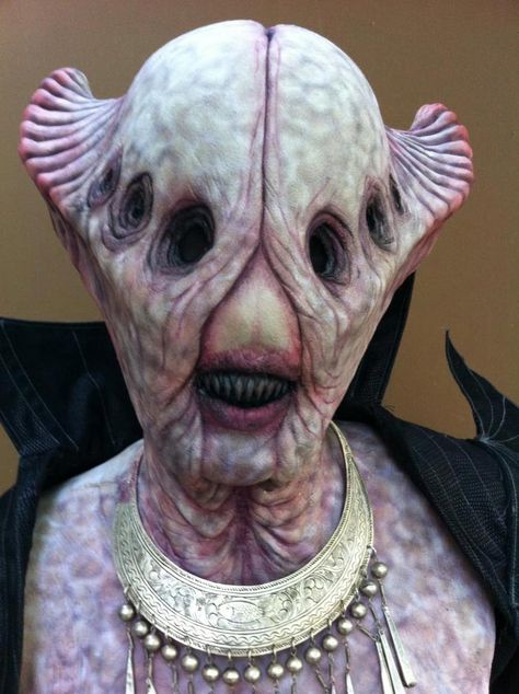 Cinema Makeup School Sfx Creature Makeup, Prosthetic Makeup Special Effects, Prosthetic Mask, Cinema Makeup, Alien Woman, Makeup Zombie, Alien Makeup, Monster Makeup, Prosthetic Makeup