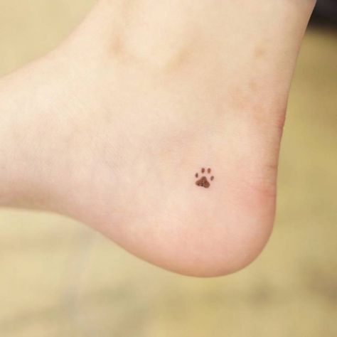 Minimalist Cat Tattoo, Heart Tattoo Ankle, Tatoo Dog, Kitten Tattoo, Underboob Tattoo Designs, International Tattoo, Dog Print Tattoo, Pawprint Tattoo, Ankle Bracelet Tattoo