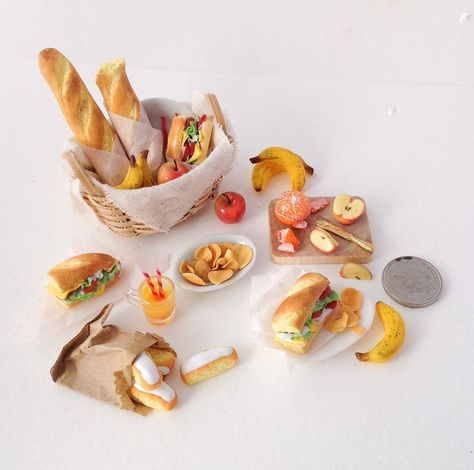 Clay Picnic, Clay Picnic Basket, Mini Food Clay Diy, Polymer Clay Mini Food Tutorial, Polymer Clay Crafts Diy Miniature Food, Miniature Food Tutorials Polymer Clay, Miniature Clay Art Food, Perfect Picnic, Picnic Food