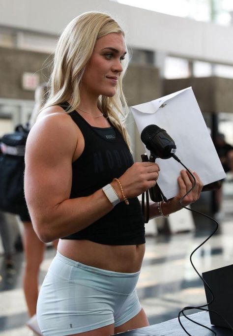 Body Builder Female, Katrin Davidsdottir, Female Body Builders, Lady Body Builders, Female Power Lifter, Katrin Davidsdottir Crossfit, Ripped Workout, Female Crossfit Athletes, Gym Club