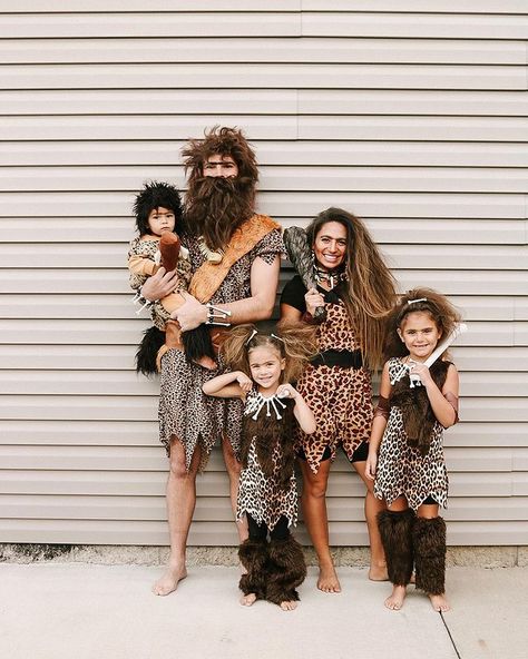 Family Costumes With 2 Daughters, 70s Family Costume Ideas, Family Halloween Costumes With Witch, Family Costume For 5, Farm Animal Family Costumes, Croods Halloween Costume Family, Clever Family Halloween Costumes, Family Costumes For 6 People, The Croods Halloween Costume