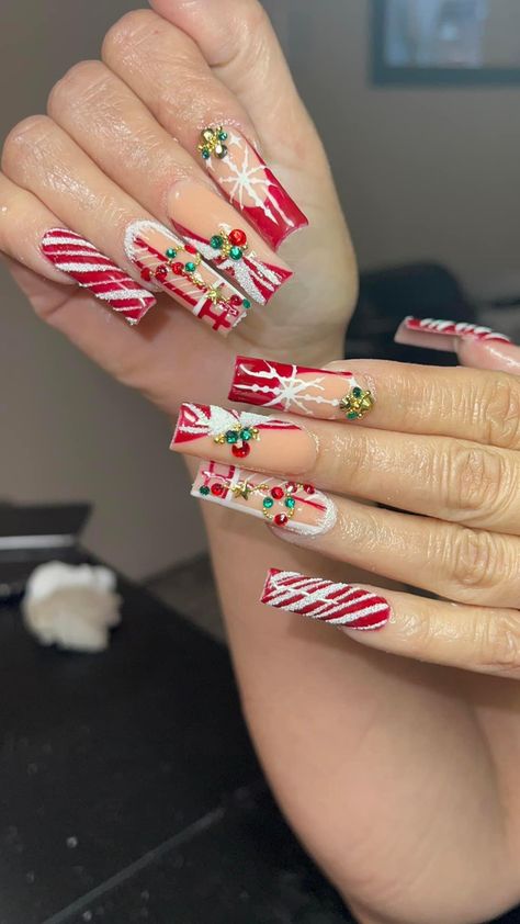 Christmas Theme Nails Acrylic, Christmas Theme Nails, Winter Acrylics, Nails Navidad, Christmas Nail Designs Acrylic, Theme Nails, Elite Nails, Cute Christmas Nails, Stylish Nails Designs