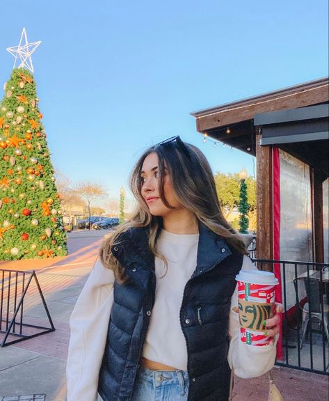 Emily Nelson, Disney Marathon, Texas Christmas, Winter Inspo, Cute Photography, Outfits For Teens, Girly Things, Enchanted, Cute Pictures