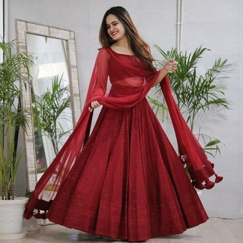 Maroon Lehenga, Chikankari Lehenga, Chikankari Work, Simple Lehenga, Indian Outfits Lehenga, Wedding Lehenga Designs, Lehnga Dress, Work Lehenga, Traditional Indian Dress