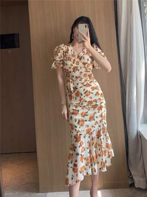 Plain Frock Designs, Dresses For Pear Shaped Women, Classy Fashion Chic, Flowers Dress, Women Dresses Classy, Modest Dresses Casual, Trendy Dress Outfits, Designer Dresses Casual, Stylish Party Dresses