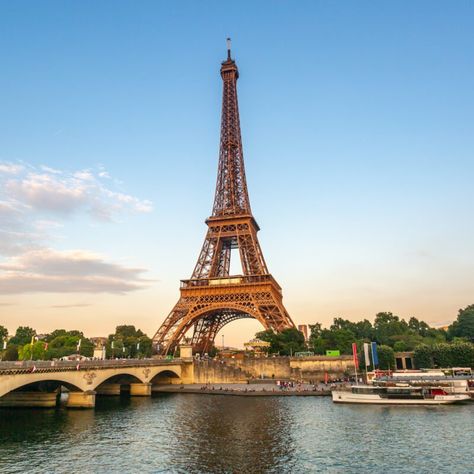 6 Best Hotels Near The Eiffel Tower Peninsula Paris, D Day Beach, Best Restaurants In Paris, Paris Landmarks, Paris Tour, Paris Images, Paris Tours, Paris Shopping, Paris Restaurants