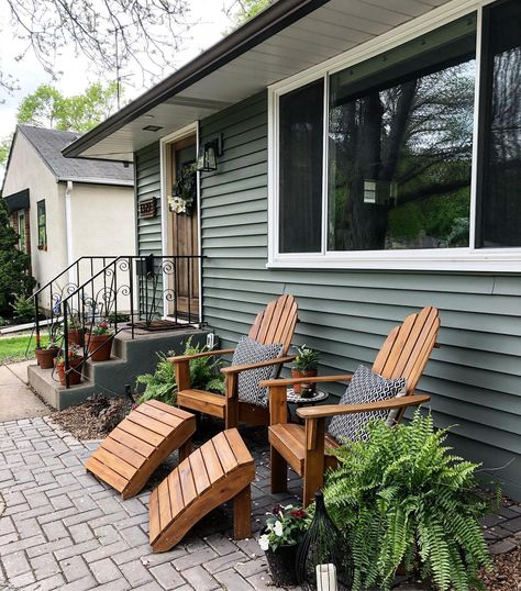 Uncovered Porch Ideas, Uncovered Front Porch Ideas, Front Patio Ideas, Front Porch Decorating Ideas, Front Porch Furniture, Small Patio Furniture, Front Yard Patio, Raised Patio, House Front Porch