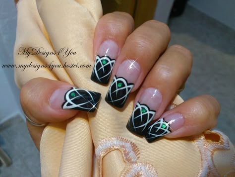 How to paint a nail painting. Celtic Nail Art, Mysterious Emerald Gem - Step 10 Scottish Nail Art, Celtic Nails, Scottish Nails, Irish Nail Designs, Irish Nails, Grey Nail Art, Black And White Nail, Black And White Nail Art, Patrick Nagel