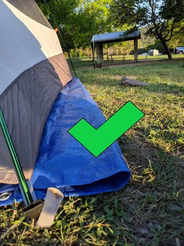 Camping Trip Essentials, Tent Hacks, Small Kitchen Design Ideas, Camping Gear Survival, Tent Camping Hacks, Camping Tarp, Camping In The Rain, Diy Tent, Small Kitchen Design