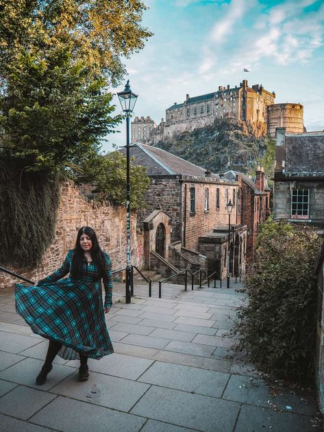 The Vennel Edinburgh Edinburgh Photography, Scotland Aesthetic, Edinburgh Travel, Edinburgh Castle, Photography Guide, Edinburgh Scotland, Solo Female Travel, Scotland Travel, Lake District