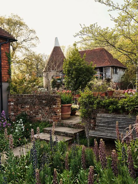 The evolution of Sarah Raven's gardens in East Sussex | House & Garden Garden English Style, British Gardens English Country, German Garden Design, English Back Garden, English Garden Ideas Landscaping, Country Gardens Ideas, Small English Garden Ideas, English Vegetable Garden, English Garden Aesthetic