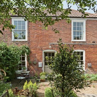 Be inspired by this beautiful Georgian townhouse in Suffolk | Ideal Home Georgian Modern Interior, Georgian Townhouse Exterior, Georgian Cottage Interiors, Georgian Interiors Contemporary, Georgian Cottage, Suffolk Cottage, Georgian Country House, Brick Cottage, Georgian Style Homes