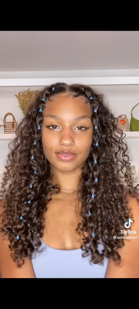 Type 3 Curly Hairstyles, Curly Picture Day Hairstyles, Curly Hair With Beads, 200s Hairstyles, 3a Hairstyles, 3c Hairstyles, Mixed Girl Hairstyles, Preppy Halloween, 3 Hairstyles