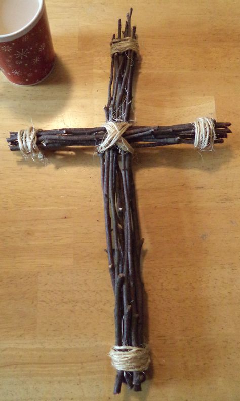 Twig / Stick Cross, Rustic Décor...Twigs / sticks and twine.~ Cross, Rustic, Crafts, Holidays, Christmas, Easter, DIY Nailed It ✝️ Cross Made With Sticks, Cross Made From Sticks, Crafts With Wooden Sticks, Stick Crafts Twigs, Twig Crafts Diy, Crafts With Sticks And Twigs, Diy Cross Decor, Twine Cross, Diy Cross Crafts