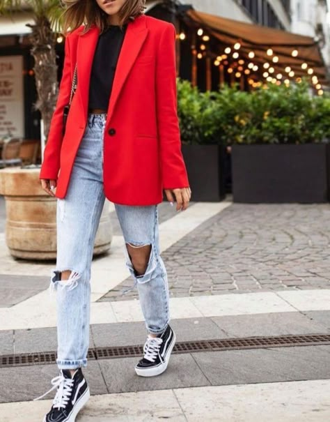 Looks con blazer rojo Blazer Rojo Outfit Casual, Red Blazer Outfits For Women, Outfit Blazer Rojo, Red Blazer Outfit Casual, Outfit Con Blazer, Red Blazer Outfit, Outfit Informal, Outfit Blazer, Outfit Primavera