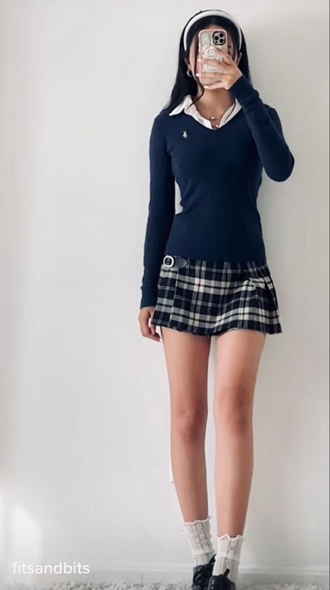 Preppy Style Skirt, Mini Skirt Outfit School, How To Style Preppy Skirts, Korean Academia Outfit, Cute Miniskirt Outfits, 90s Preppy Style, Fall Outfit Shein, School Outfits With Uniform, Blue Shoes Outfit Ideas