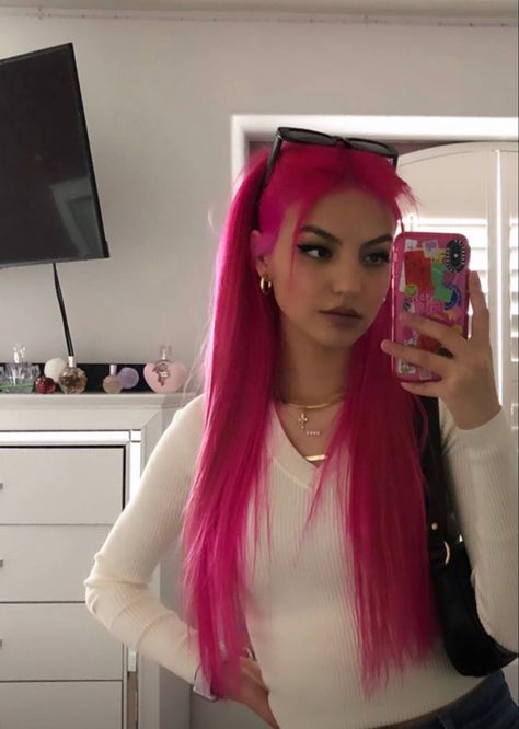 Black Roots And Pink Hair, Fuchsia Pink Hair, Flash Pink Hair, Pink Hair Neon, Electric Pink Hair, Dark Pink Hair Color Ideas, Light And Dark Pink Hair, Outfits For Pink Hair, Pink Hair With Fringe