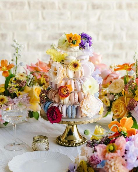 I think we can all agree that macaron towers deserve a place at every wedding celebration 😋🥂⁠ •⁠ •⁠ Wed Society | Houston Featured Vendors:⁠ Macaron Tower: @buttercreamhouston⁠ Photography: @veilandvowphoto⁠ Venue: @camp.hosea⁠ Videography: @epweddingfilms •⁠ •⁠ // Photo:⁠ #regram @veilandvowphoto⁠ •⁠ •⁠ Other Vendors:⁠ @timeless_rose_events @gigischinacabinet @dahlias.floralevents @aurarosaartistry @nancyfromhouston @mralexchalk @btswithnancy @epicureanadventurehtx @brickandmortarbridal⁠ #c... Macaron Wedding Tower, Macaron Platter, Macaroons Wedding, Macaron Display, Macaron Wedding, Macaroon Tower, Sweet Table Wedding, Wedding Macarons, Macaron Tower