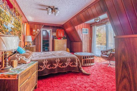 This Michigan lake house is a 1970s disco time capsule Yellow Countertops, 1970s Bedroom, Michigan Lake House, 1970s Interior Design, 1970s House, Bright Furniture, 70s Interior, Shag Carpet, Mid Century Architecture