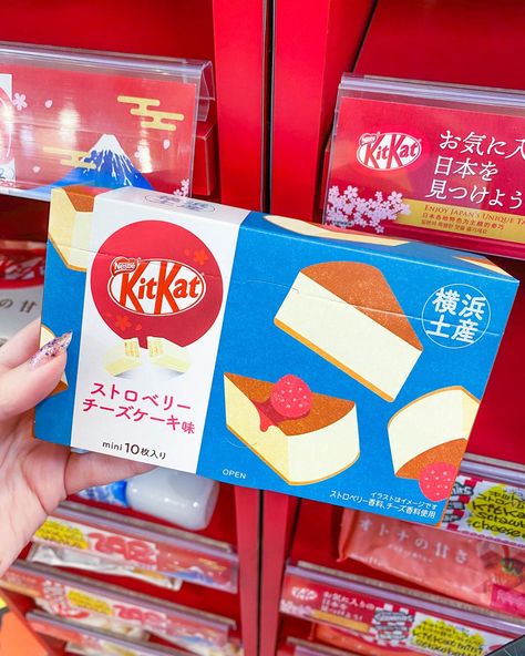 It's finally strawberry season in Japan! 🍓✨ Kit Kat's got the best treat for you with their strawberry cheesecake-flavored snack! 🌸🤤 #kitkat #japanesekitkat #japankitkat #omiyagekitkat #japanesecandy Kitkat Strawberry, Japan Kitkat, Kitkat Cheesecake, Kitkat Japan, Japanese Kitkat, Japanese Kit Kat Flavors, Kit Kat Flavors, Japanese Kit Kat, Japanese Candy Snacks