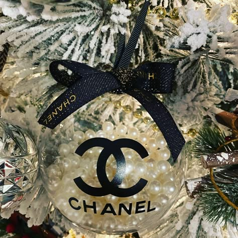 DIY christmas chanel ornaments Diy Designer Christmas Ornaments, Chanel Ornaments Diy, Chanel Inspired Christmas Tree, Chanel Christmas Ornaments, Diy Glam Christmas Ornaments, Gucci Ornaments, Chanel Ornaments, Chanel Christmas Tree, Designer Ornaments