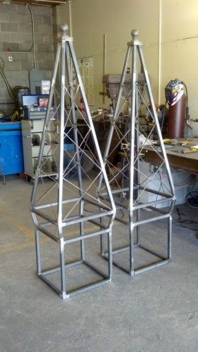 Metal Obelisk, Pergola Plans Roofs, Obelisk Trellis, Steel Gazebo, Metal Garden Gates, Metal Trellis, Garden Obelisk, Craft Iron, Welding Ideas