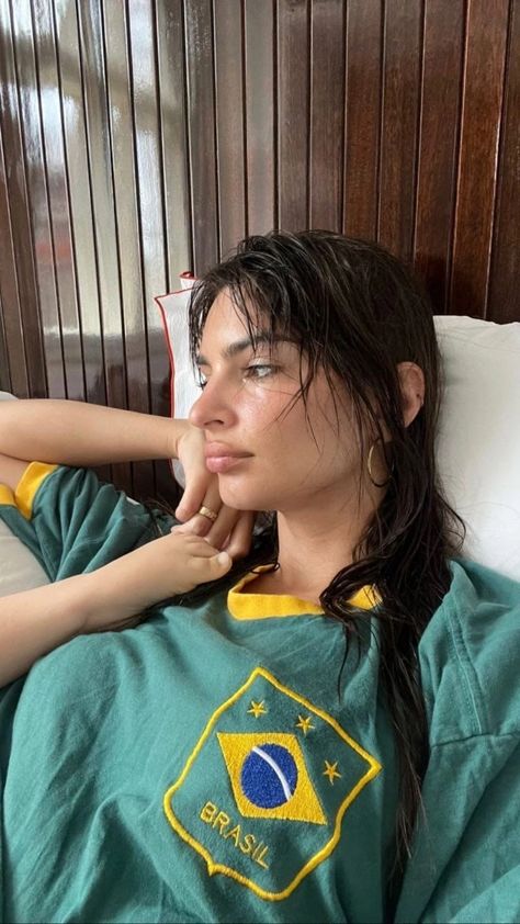 Emrata Instagram, Bangs Makeup, Emrata Style, Photogenic Aesthetic, Emily Ratajkowski Outfits, Feeling Of Nostalgia, Amelia Gray, City Of God, Makeup Model