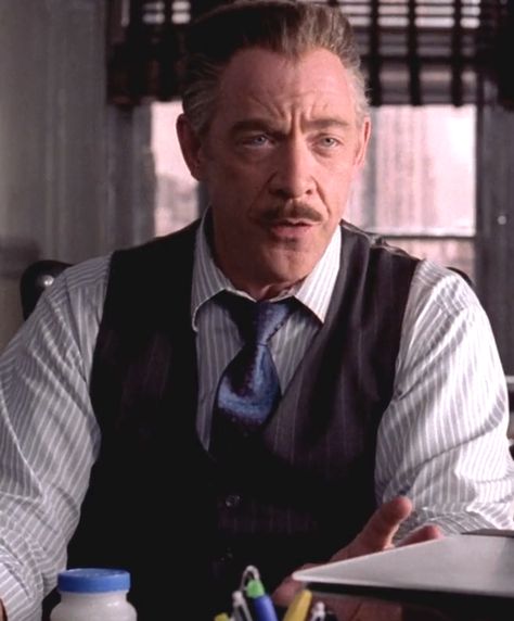 Marvel in film n°7 - 2004 - J. K. Simmons as J. Jonah Jameson - Spider-Man 2 by Sam Raimi Spider Man 2004, Ghost Rider Costume, Spiderman Sam Raimi, Ghost Rider Tattoo, Jonah Jameson, J Jonah Jameson, Wallpaper Spiderman, J K Simmons, Inspiring Wallpaper