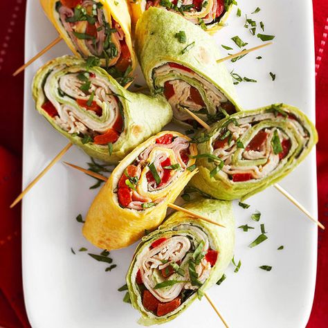 Wrap & Roll Basil Pinwheels _ Tender tortillas filled with meat, cheese, & herbs & then rolled into petite spiral bites are as easy to make as they are to eat. If desired, garnish with additional basil leaves. Toothpick Appetizers, Party Snacks Easy, Photo Food, Veggie Tray, Cheese Appetizers, Easy Snack Recipes, Tortillas, Polenta, Wrap Sandwiches