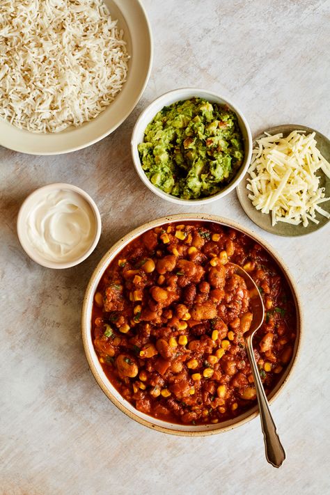 Mary Berry Mixed Bean & Pepper Chilli Recipe | Mary Makes It Easy Mary Makes It Easy, Healthy Chilli, Vegetarian Chilli, Chilli Recipe, Mary Berry Recipe, One Pot Vegetarian, Chilli Recipes, Berries Recipes, Mary Berry