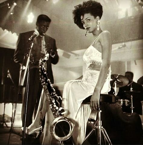 Blues Singer Aesthetic, Mo Better Blues, Spike Lee Movies, Black Hollywood Glamour, 1920s Aesthetic, Black Movies, Black Film, Saxophones, Beautiful Photoshoot Ideas