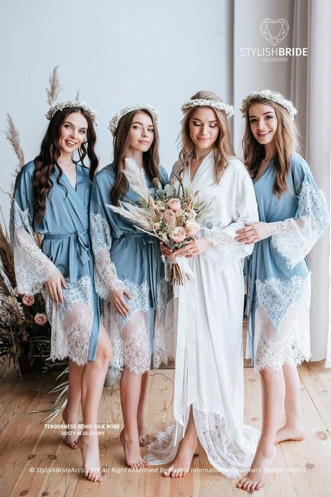 Lavender Bridesmaid Robe, Wedding Robes Getting Ready, Blue Silk Robe, Bridal Robe Getting Ready, Robe Bridesmaids, Boho Bridesmaids, Bridal Dirndl, Bridesmaid Get Ready Outfit, Bridesmaid Separates