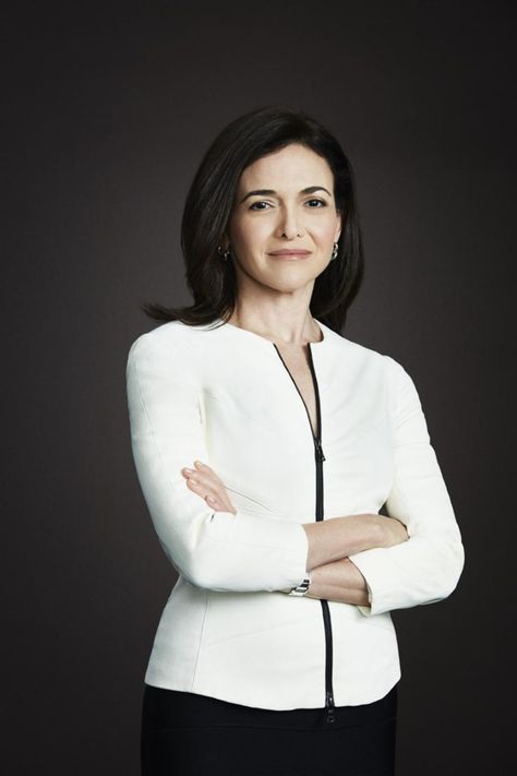 Sheryl Sandberg Sheryl Sandberg Style, Corporate Headshot Poses, Business Headshots Women, Business Portraits Woman, Professional Headshots Women, Business Portrait Photography, Women Ceo, Sheryl Sandberg, Corporate Women